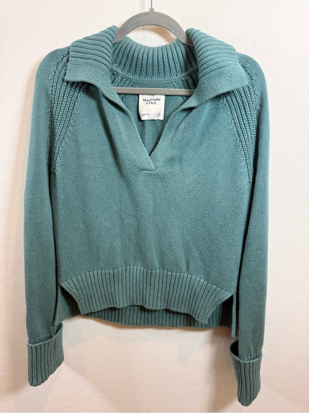 Abercrombie & Fitch Women's Teal V‑Neck Collared Knit Sweater